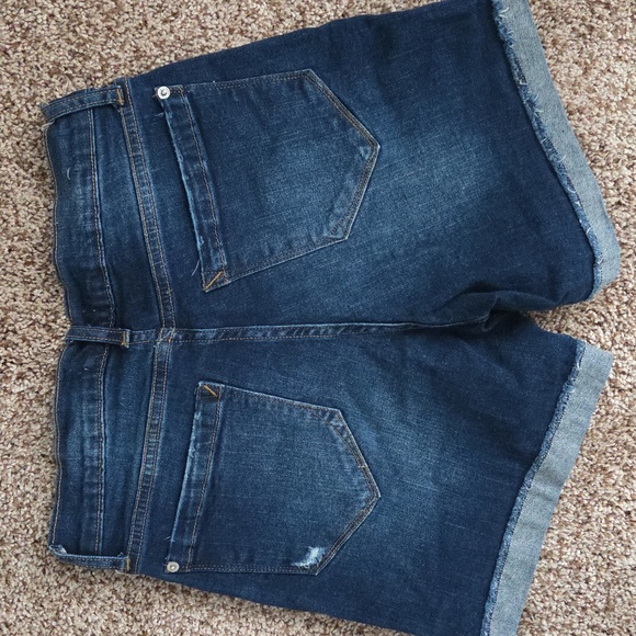 Kensie "The Short" Denim Distressed - Picture 5 of 6